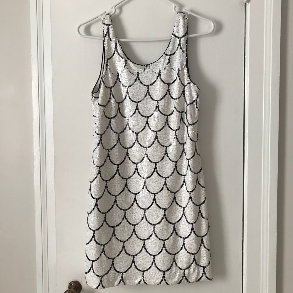 White and black sequins scallop dress